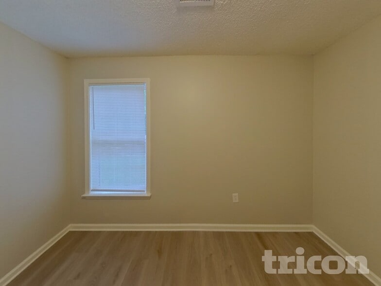 Building Photo - 140 Diamond Dr