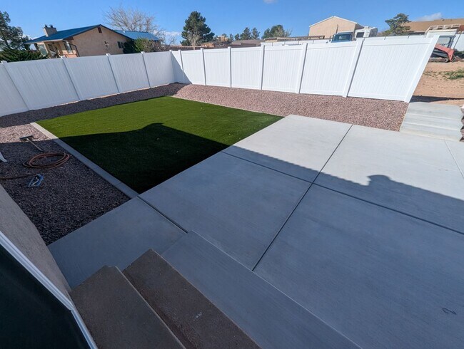 Building Photo - Quiet neighborhood, 3 bedroom, 2 bath home, huge front patio/deck, RV parking!