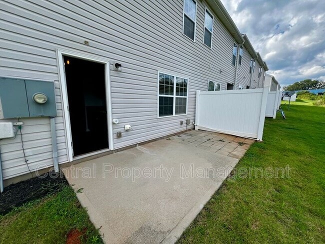 Building Photo - 43 Moorlyn Ln