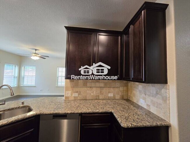 Building Photo - MOVE IN READY - Spacious 2-story townhouse...