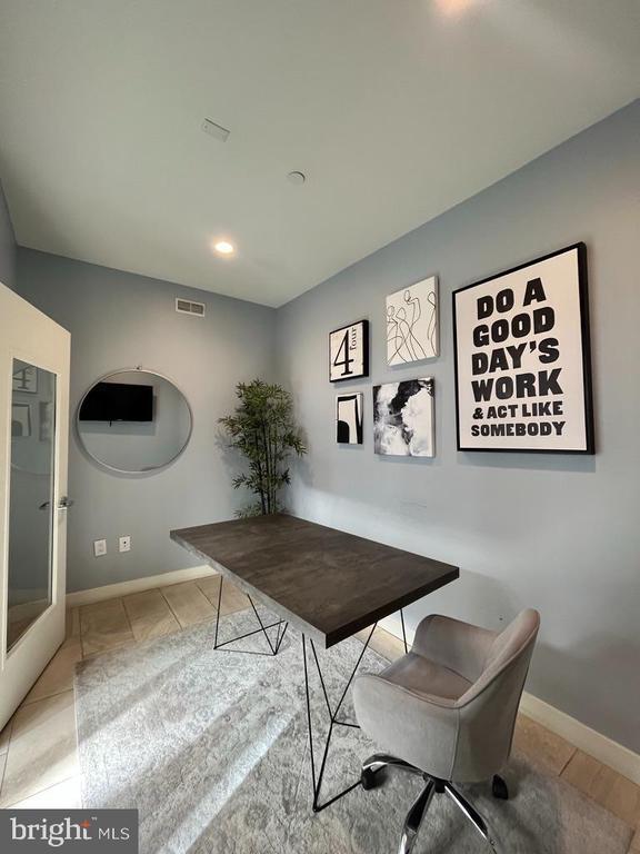 Building Photo - 401 Race St