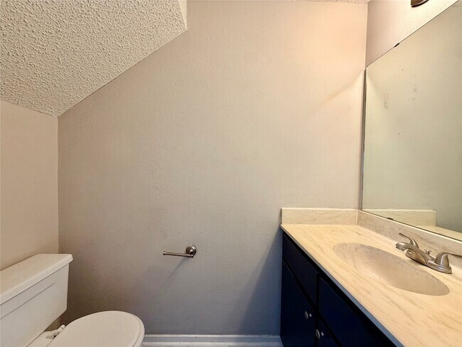 Building Photo - 1223 Dallas Dr