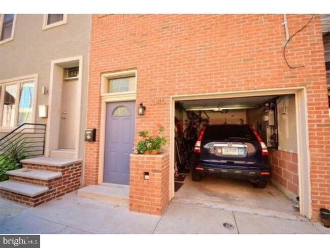 Primary Photo - 2140 Pemberton St
