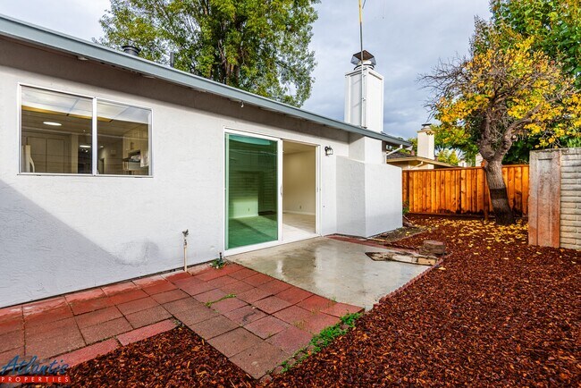 Building Photo - Olive 1178/1180