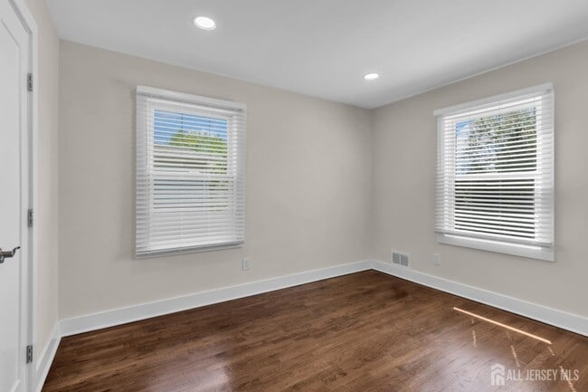 Building Photo - 36 Van Buren Ave