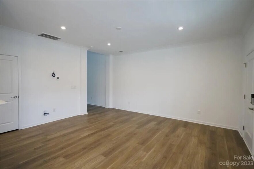 Building Photo - Room in Townhome on Lani Dr