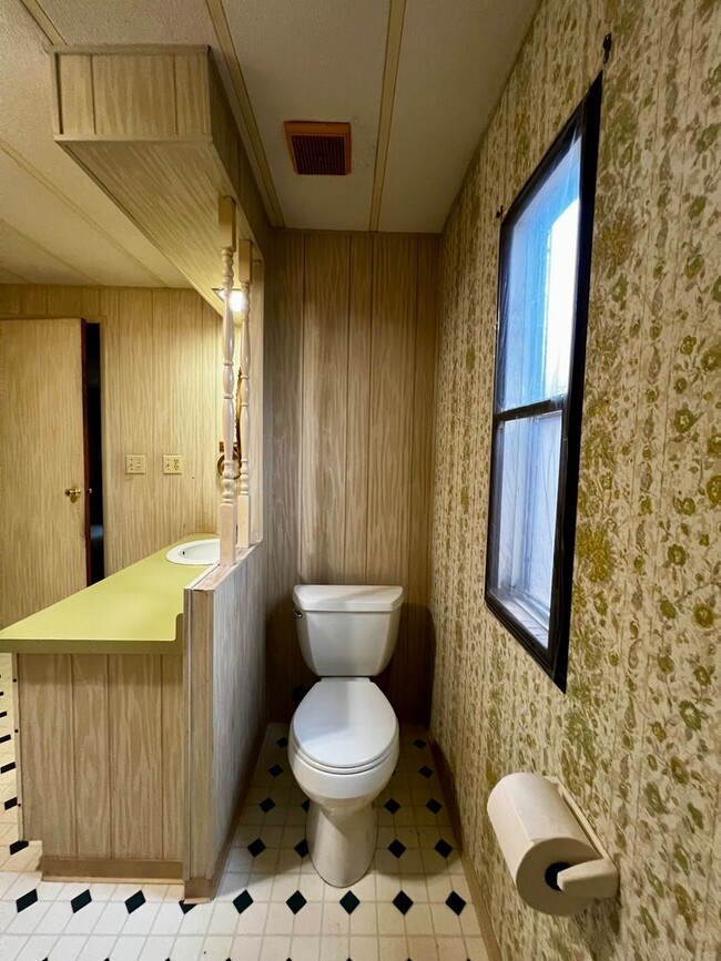 Building Photo - 721 S 83rd Ave