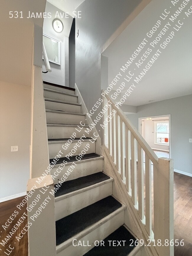 Building Photo - 531 James Ave SE