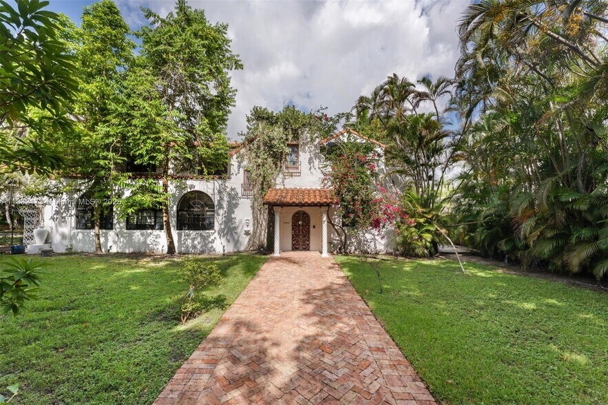 Building Photo - 1624 Granada Blvd