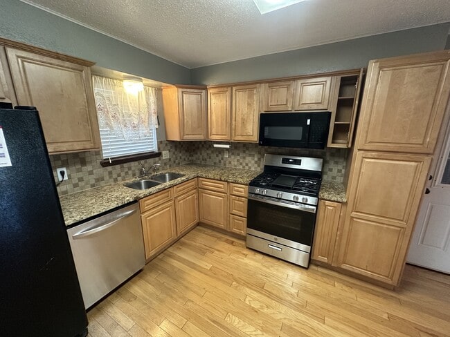 Building Photo - 137 E Jarman Dr