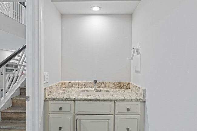 Building Photo - 2435 Presidential Way
