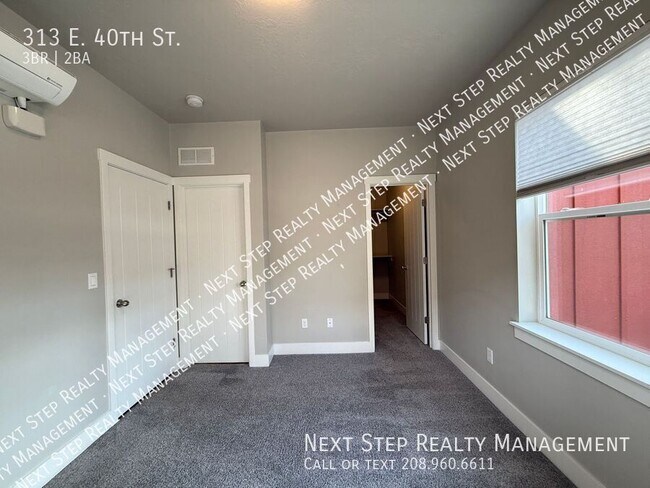 Building Photo - 313 E 40th St