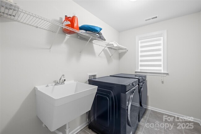 Building Photo - 6104 Balham Ct