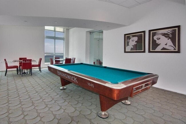 Building Photo - 300 S Biscayne Blvd