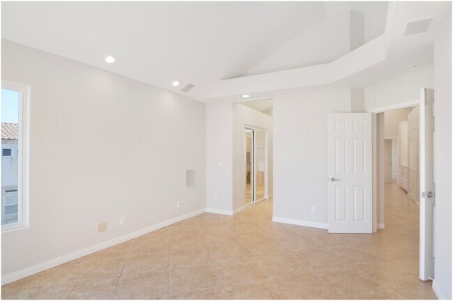 Building Photo - Oceanfront Penthouse in Huntington Beach!!