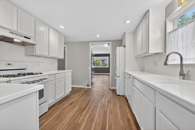 Building Photo - Beautiful 1930's 2bd/2ba Bungalow in Boise's Historic North End