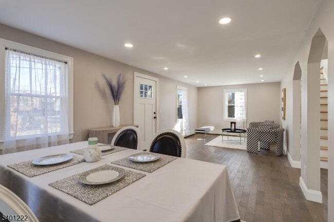 Building Photo - 21 Lombardy Pl