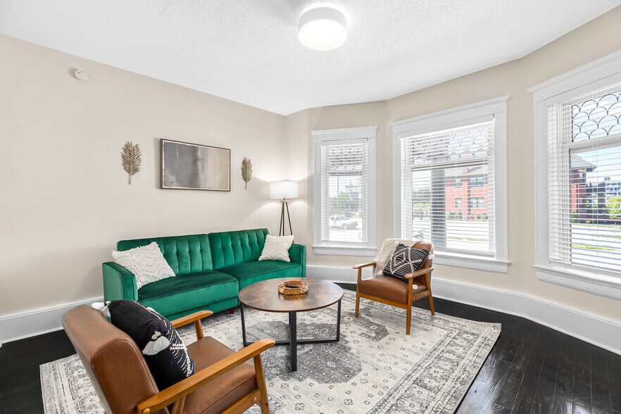 Building Photo - 3402 Brush St