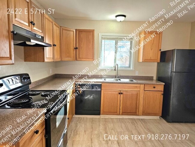 Building Photo - 2422 E 57th St