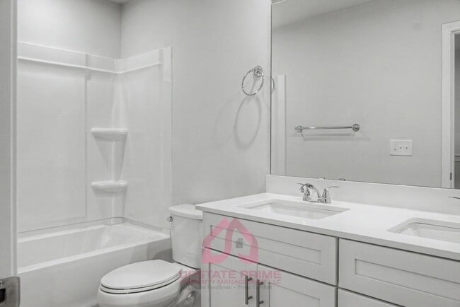 Building Photo - 376 Highline Trl