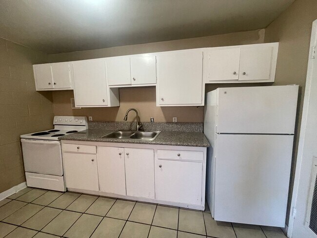 Building Photo - 50% OFF Your First Month's Rent with Approved Credit