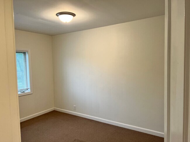 Building Photo - 17 Pheasant Dr