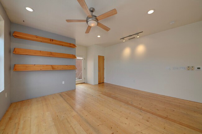 Building Photo - 1020 6th St NW