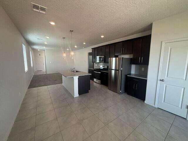 Building Photo - 1502 Calle Oeste NW
