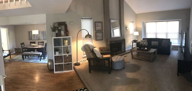 Building Photo - HUGE & ADORABLE 5BR/3.5BA in heart of Willow Creek 2! Available 7/15/26
