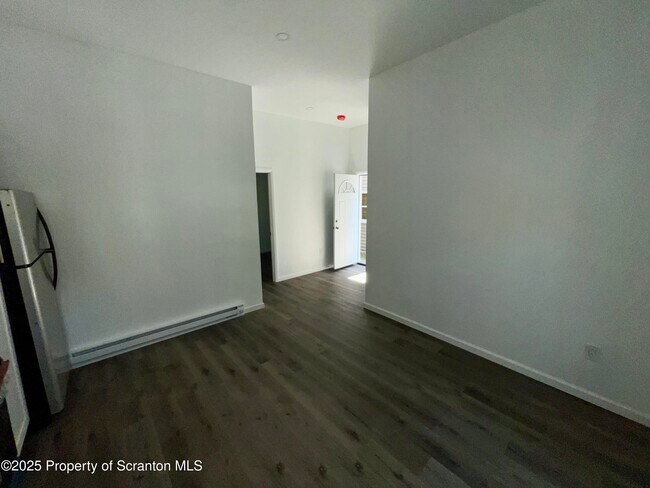 Building Photo - 337 S Hyde Park Ave