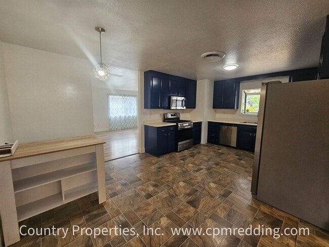 Building Photo - Spacious 3-Bedroom House with Gated Pool in Panorama Heights Coming Available Now!