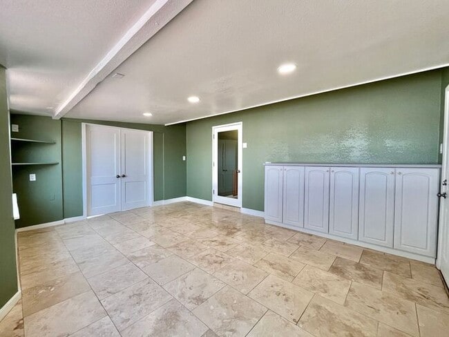 Building Photo - 3 Bd 3 Ba + Office + Den + Arizona Room!