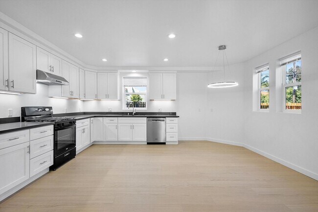Building Photo - 1533 Lafayette St