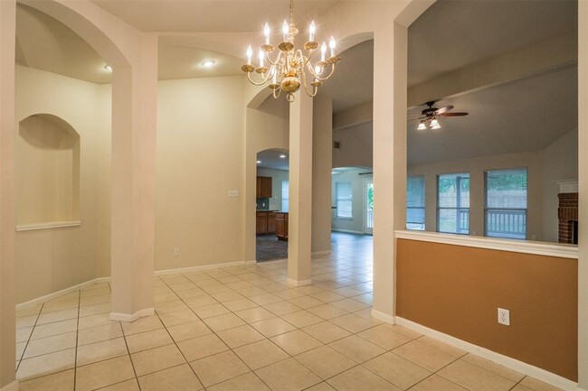 Building Photo - 1832 Camas Dr