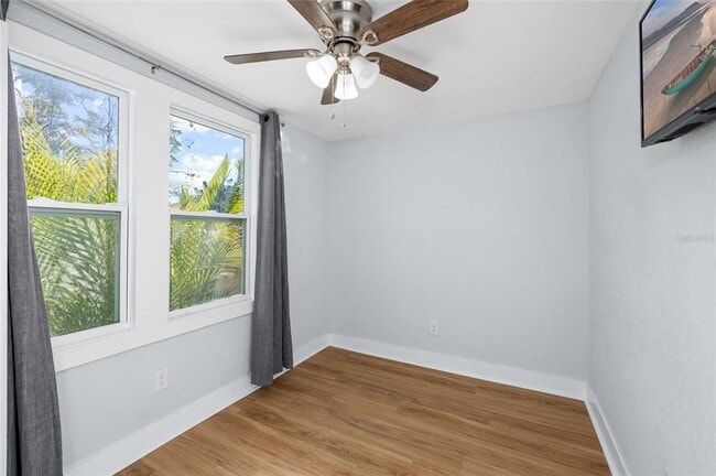 Building Photo - 2606 W Henry Ave