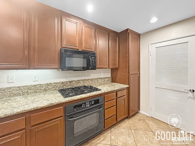 Building Photo - Gorgeous 2 Bed/2 Bath Condo in a Quiet, Charming Community! $500 off the first month's rent if yo...