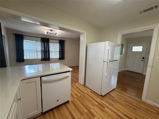 Building Photo - 465 Briarcliff Ave