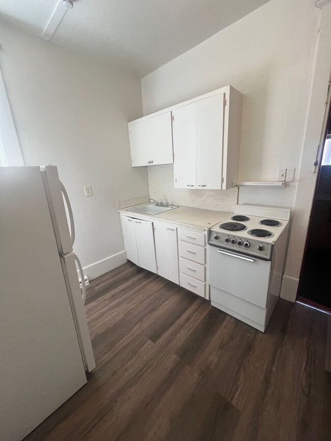 Building Photo - 941 N Arthur Ave