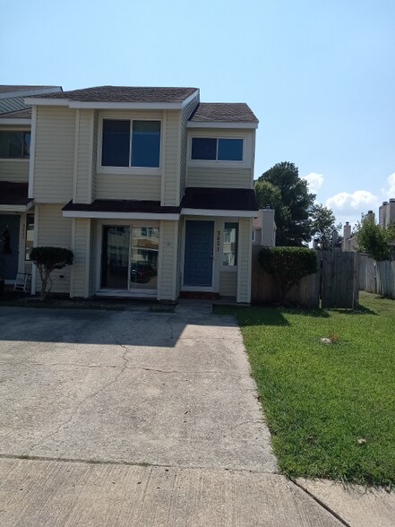 Primary Photo - 3631 Chimney Creek Dr