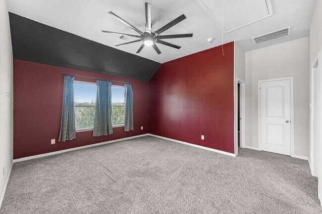 Building Photo - 1740 Cindy Ln