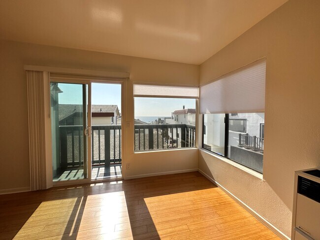Building Photo - 228 20th Pl
