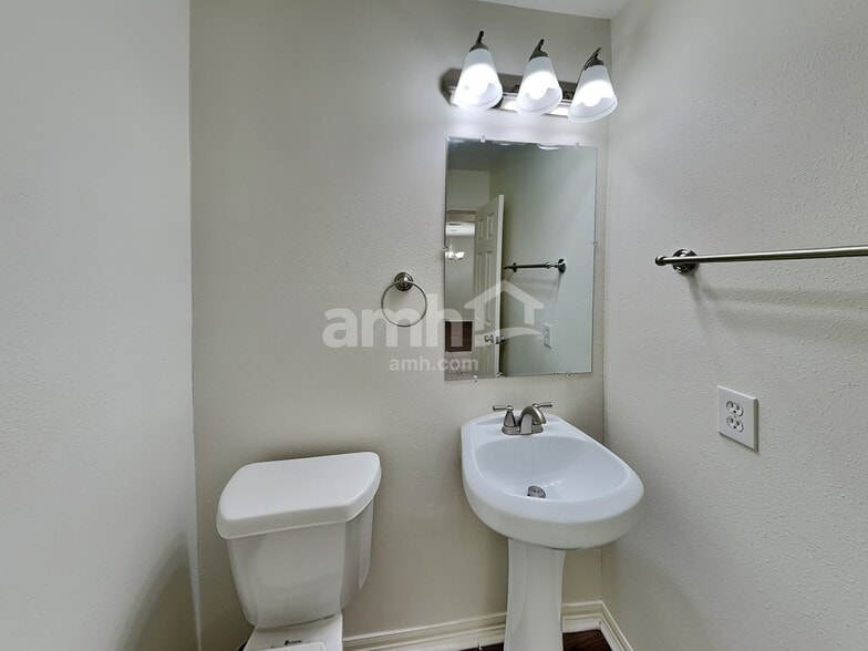 Building Photo - 6027 Coventry Falls