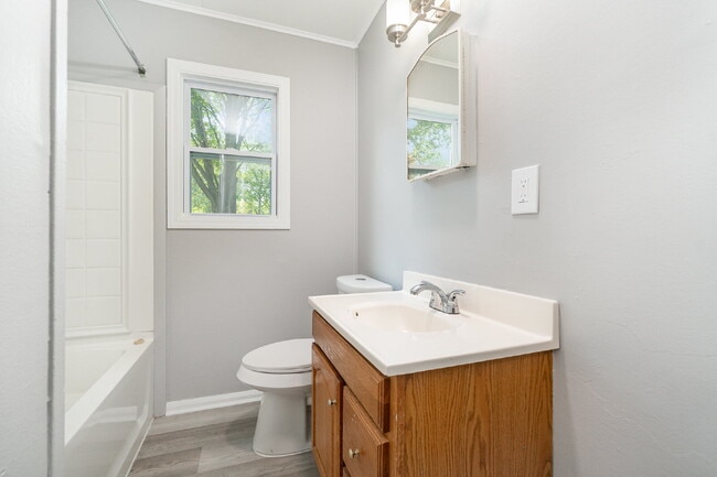 Building Photo - 2- Bedroom Single family home Only $1250/M...