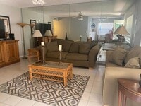 Building Photo - 542 Normandy Ln