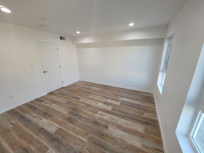 Building Photo - 700 Parkman Ave