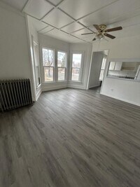 Building Photo - 129 W 2nd St