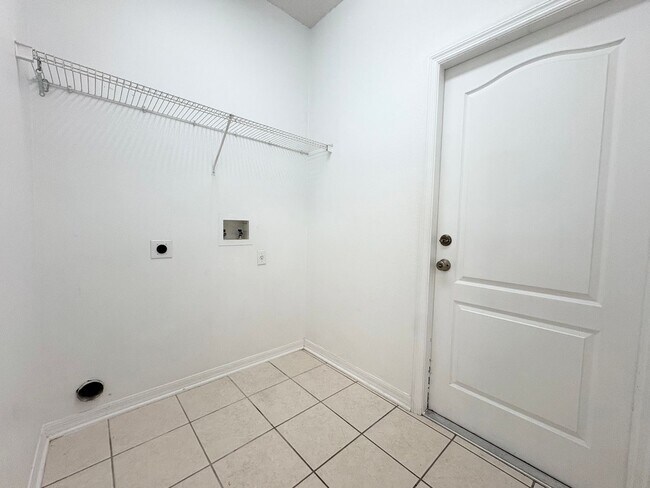 Building Photo - Fantastic Lake Nona area 4 BR 2 BA home in...