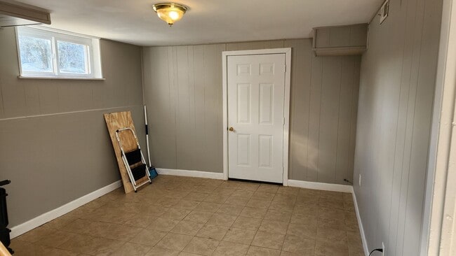 Building Photo - 3 bedroom with bonus room