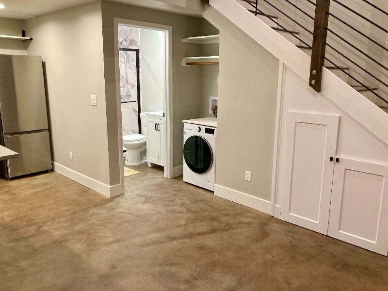 Building Photo - 2216 1/2 Motta St