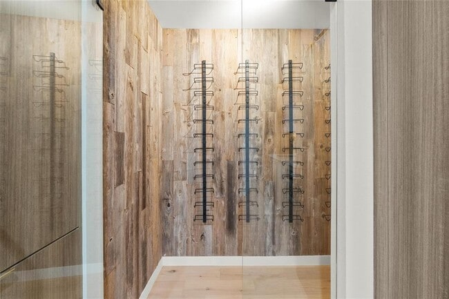 Building Photo - 620 Bermuda St